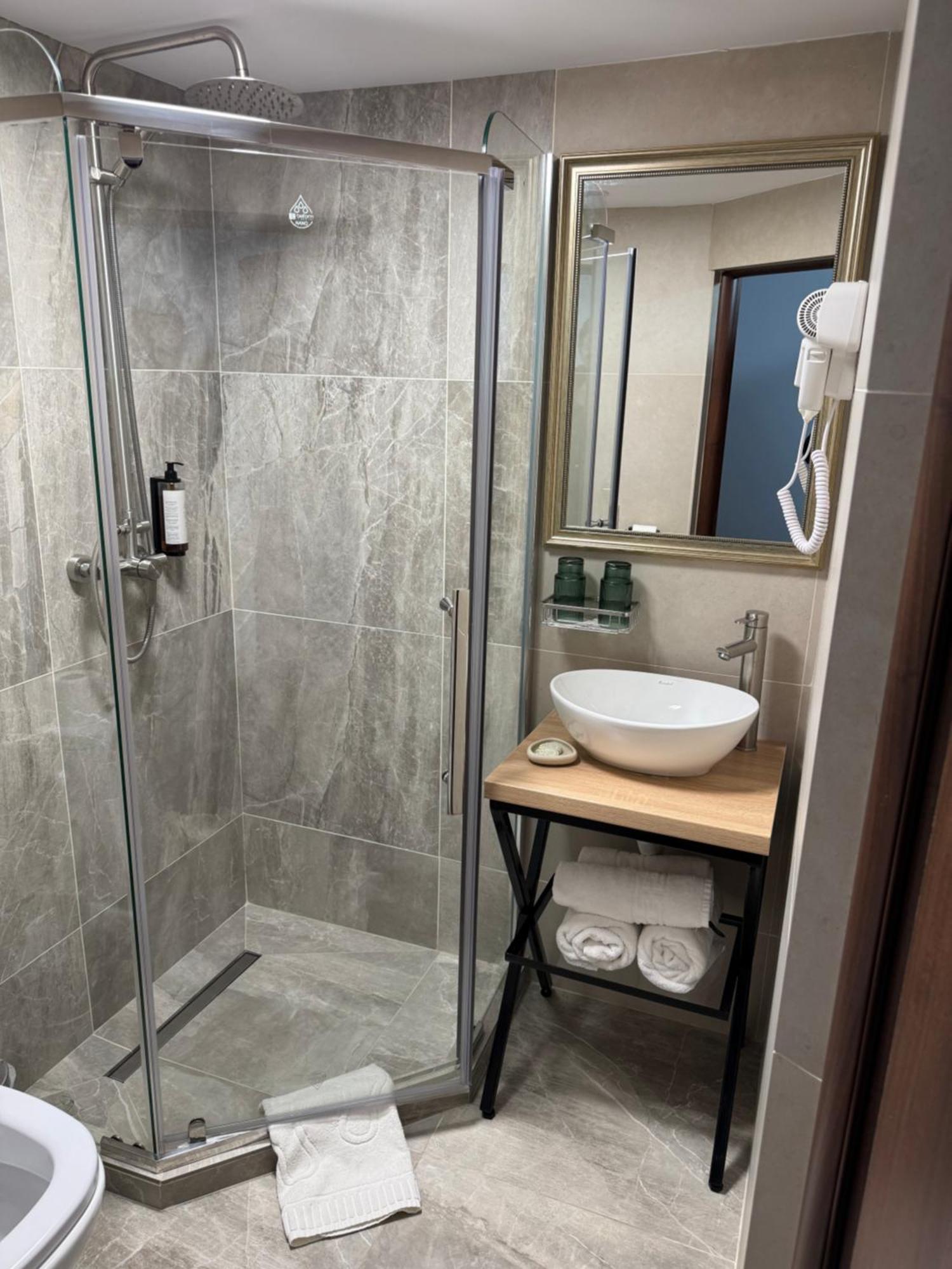 La Coltul Castelului Bran Boutique Hotel Bagian luar foto