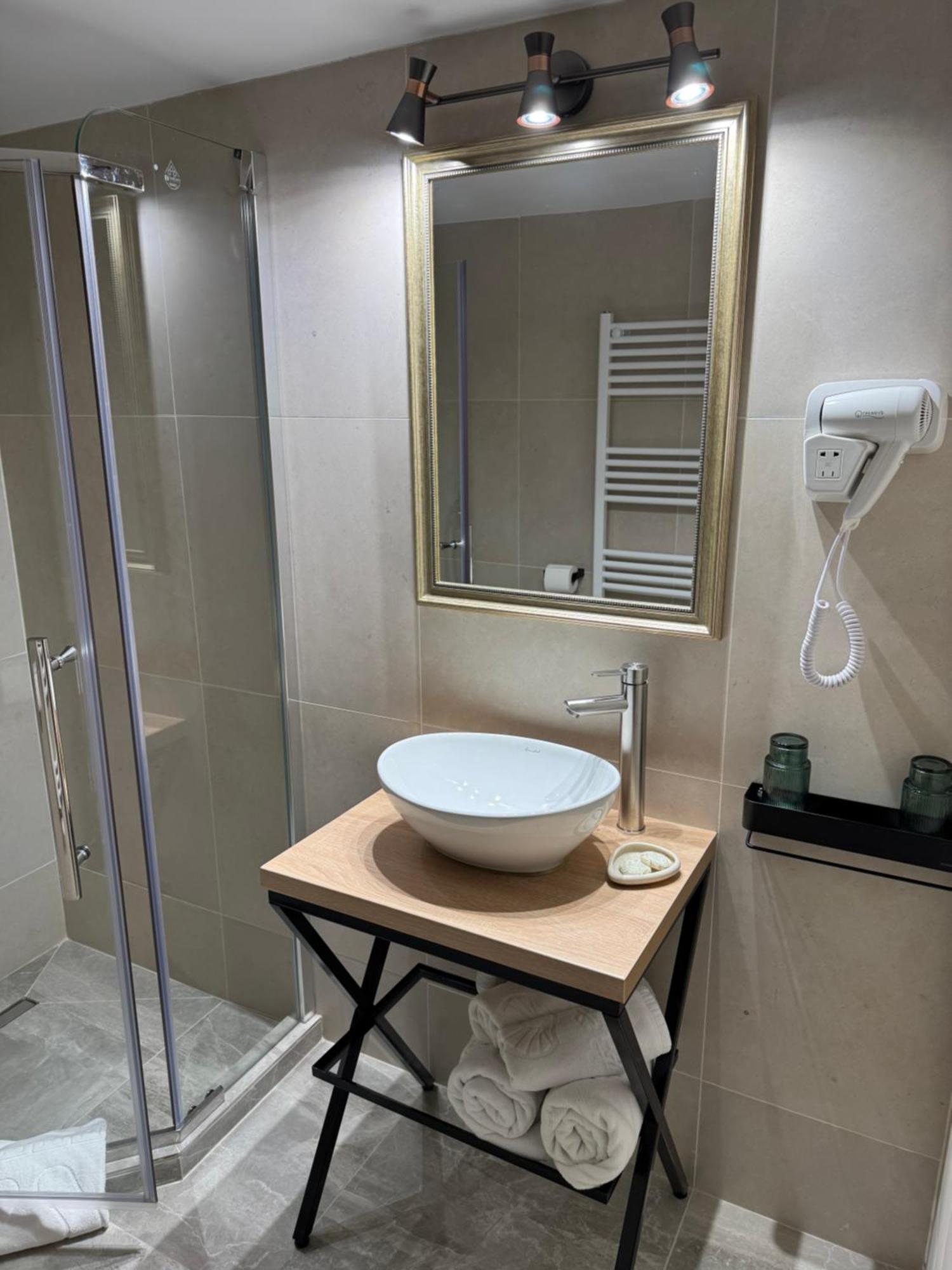 La Coltul Castelului Bran Boutique Hotel Bagian luar foto