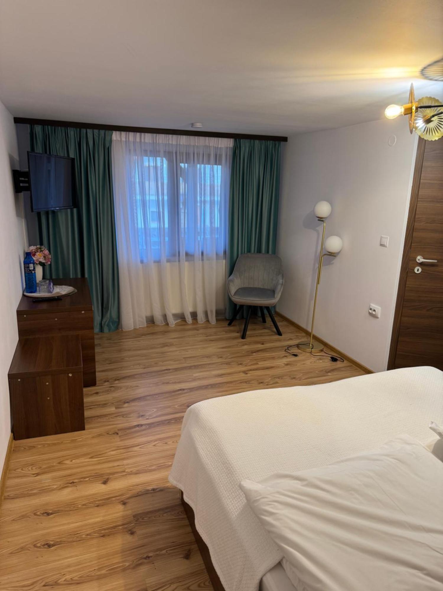 La Coltul Castelului Bran Boutique Hotel Bagian luar foto