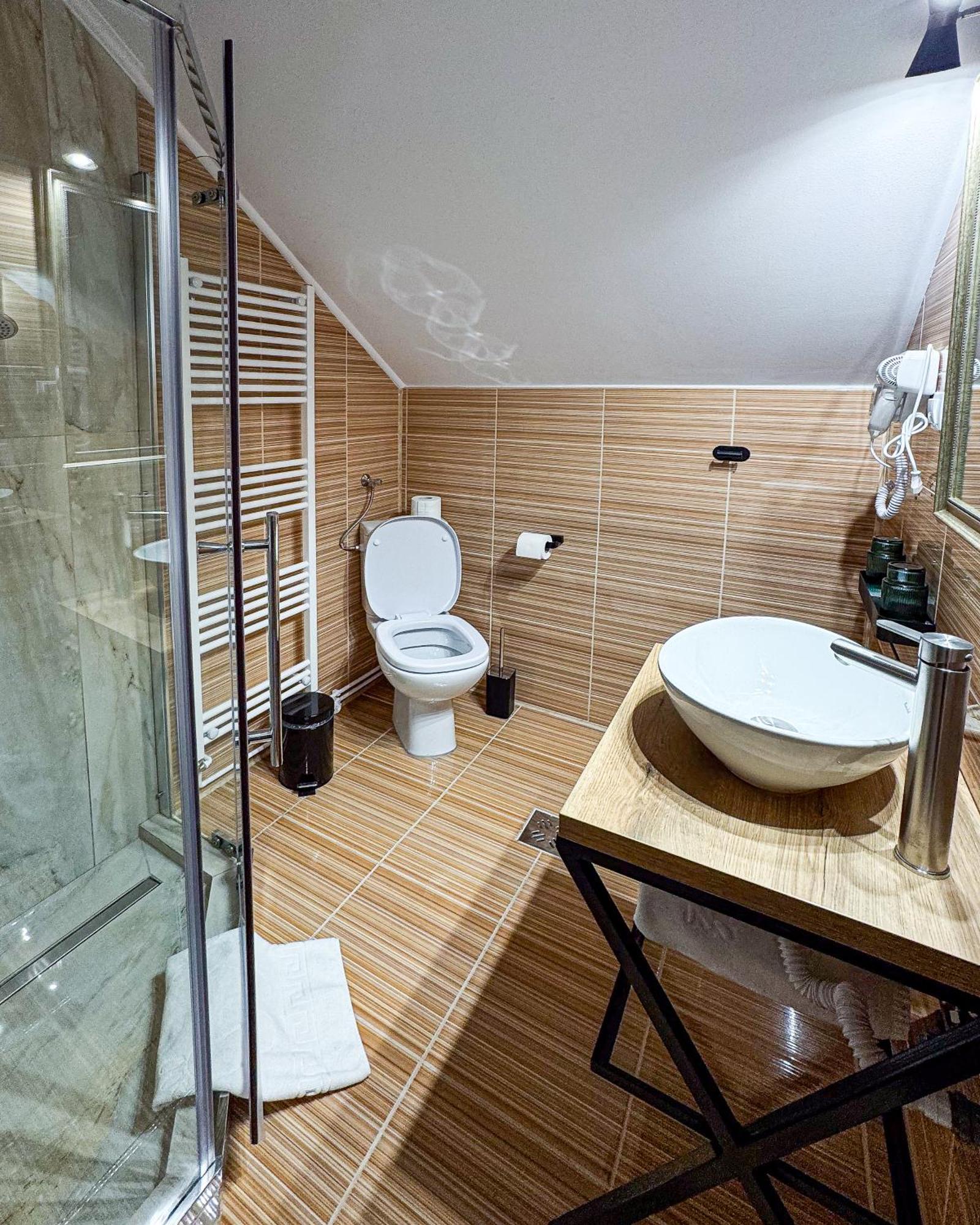 La Coltul Castelului Bran Boutique Hotel Bagian luar foto