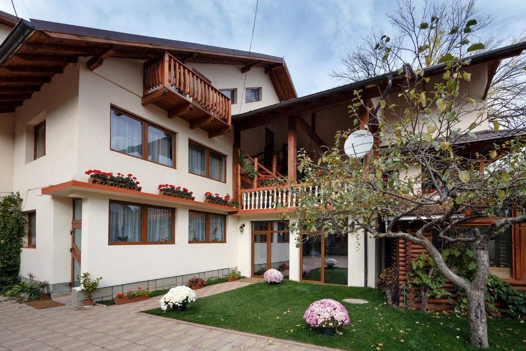 La Coltul Castelului Bran Boutique Hotel Bagian luar foto